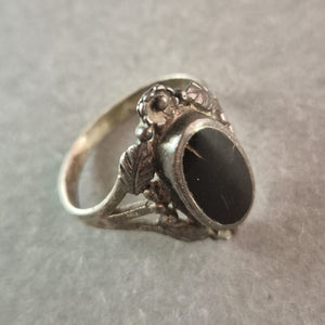 Vintage Silberring mit schwarzem Stein – Filigrane Handwerkskunst