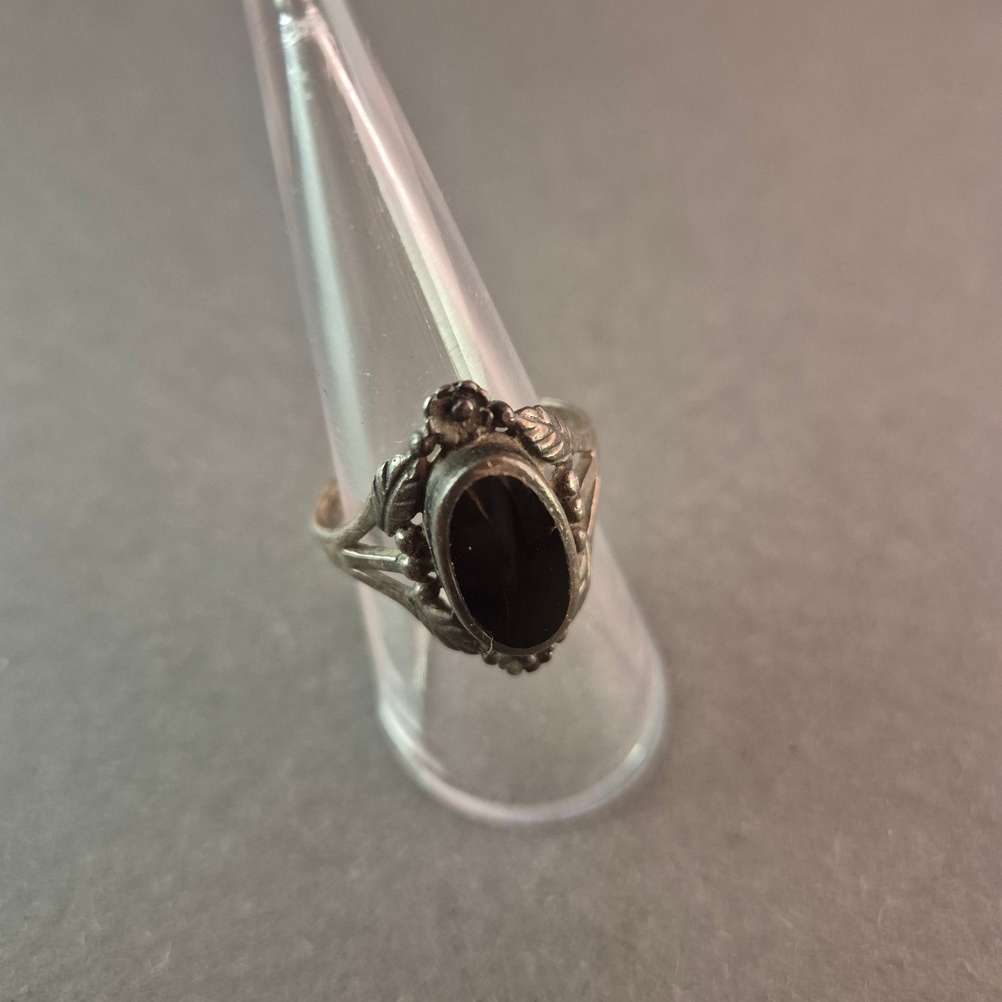Vintage Silberring mit schwarzem Stein – Filigrane Handwerkskunst