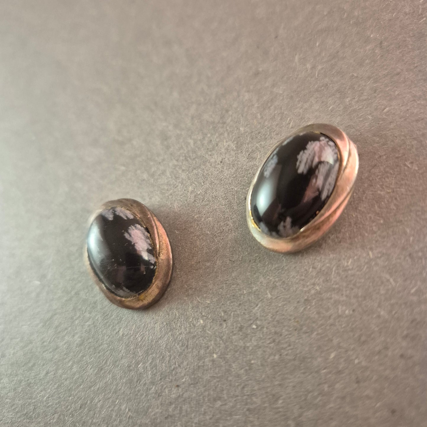 Vintage Ohrclips mit Schneeflockenobsidian – Zeitlose Eleganz