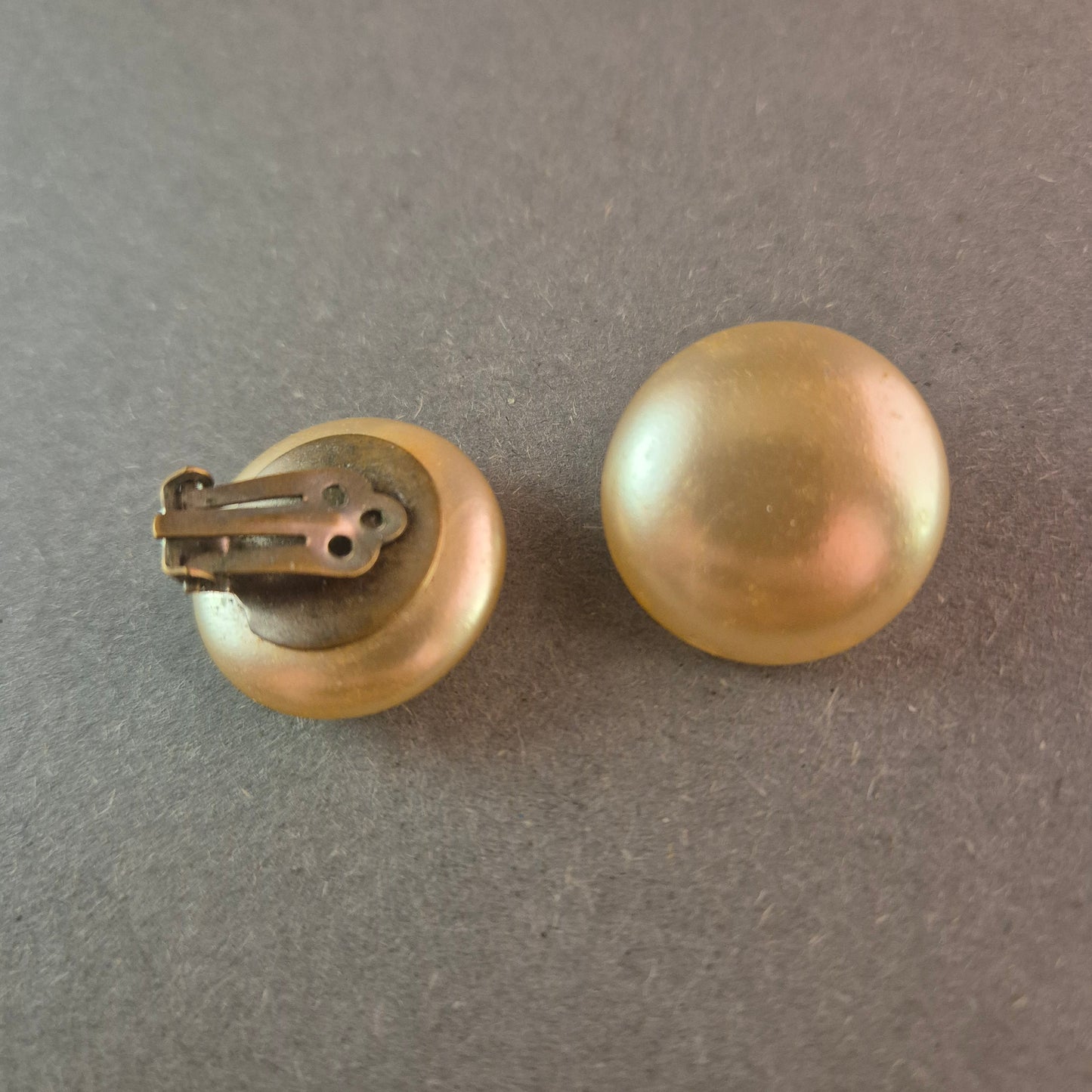 Elegante Vintage Clip-Ohrringe in Champagnergold – Klassischer Retro-Stil