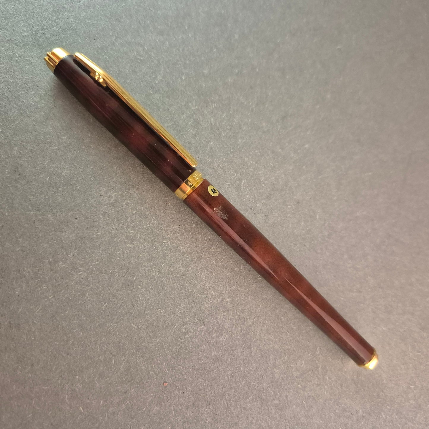 Elysée Füllfederhalter – Elegante Schreibkultur mit goldenen Akzenten