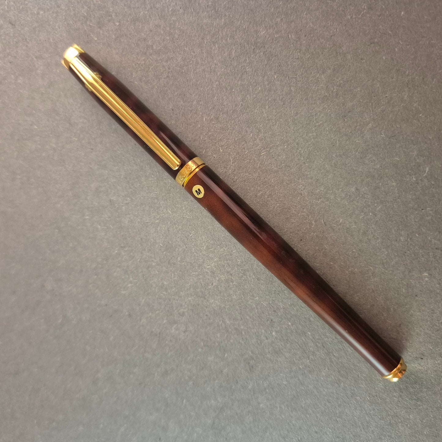 Elysée Füllfederhalter – Elegante Schreibkultur mit goldenen Akzenten