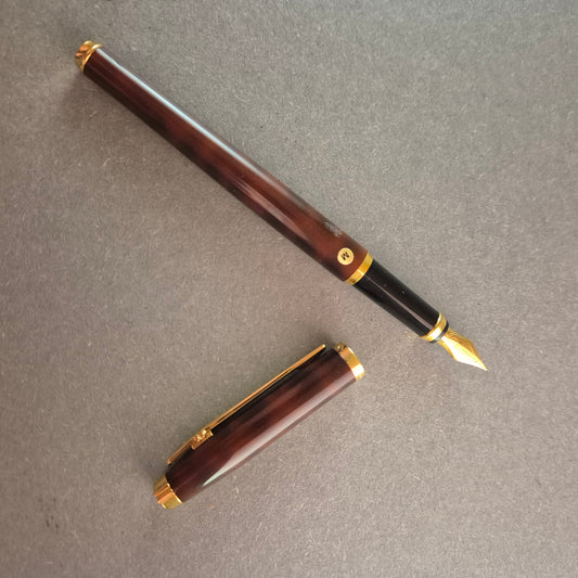 Elysée Füllfederhalter – Elegante Schreibkultur mit goldenen Akzenten