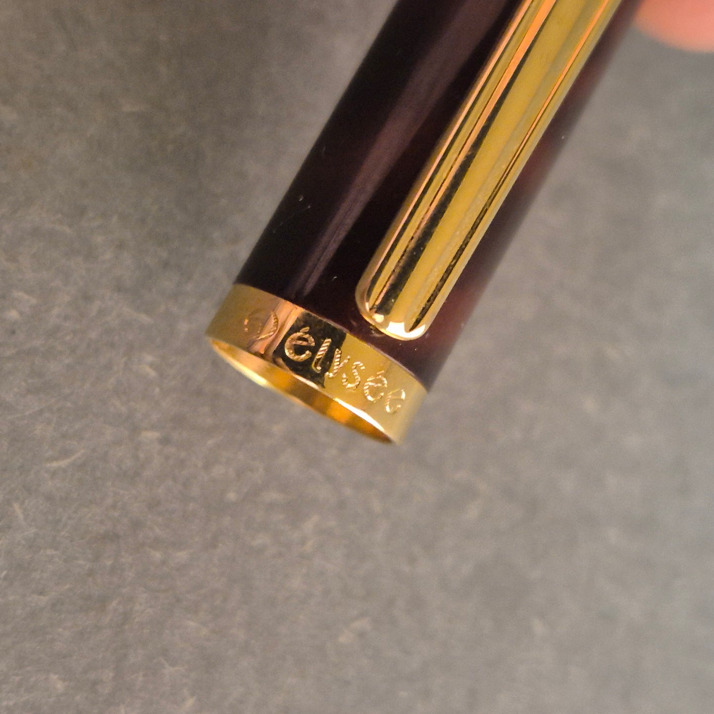 Elysée Füllfederhalter – Elegante Schreibkultur mit goldenen Akzenten