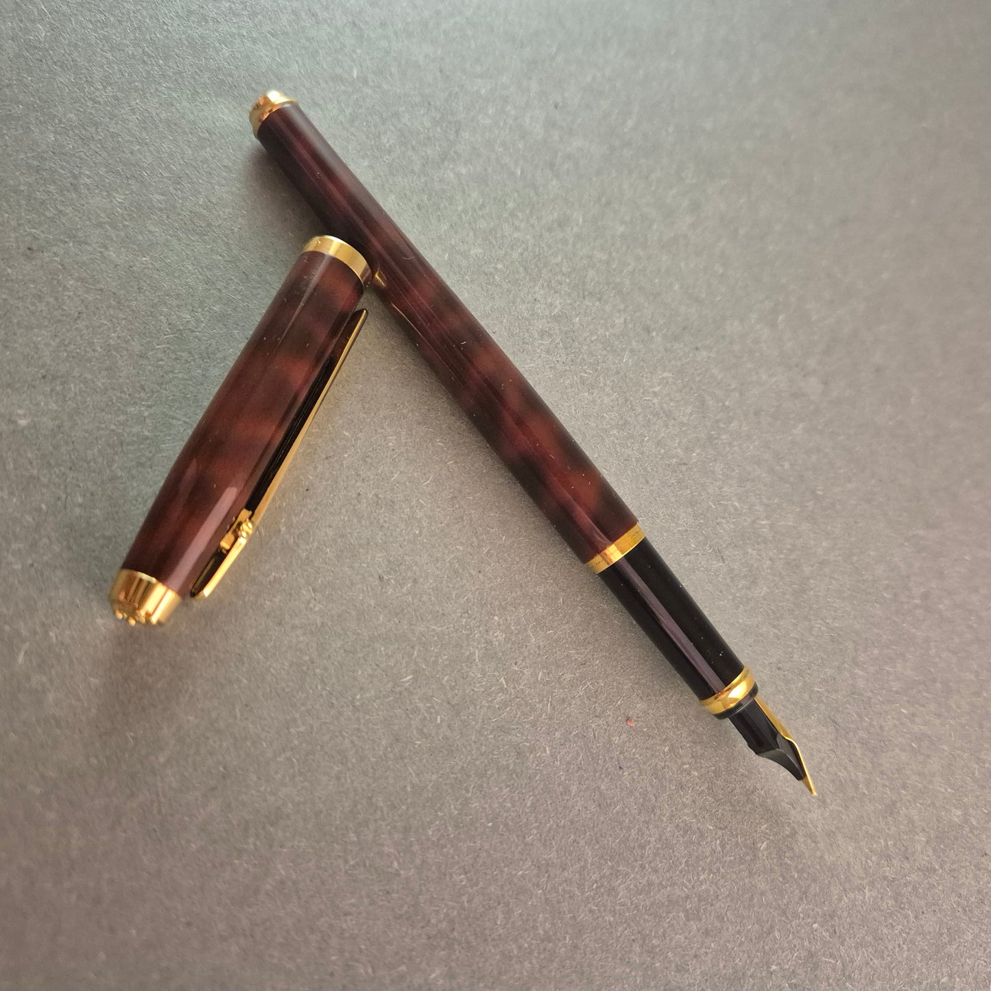 Elysée Füllfederhalter – Elegante Schreibkultur mit goldenen Akzenten