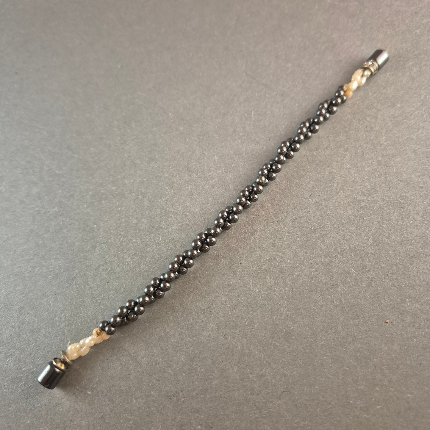 Perlenarmband Hämatit & Süßwasserperlen Stilvolle Kombination