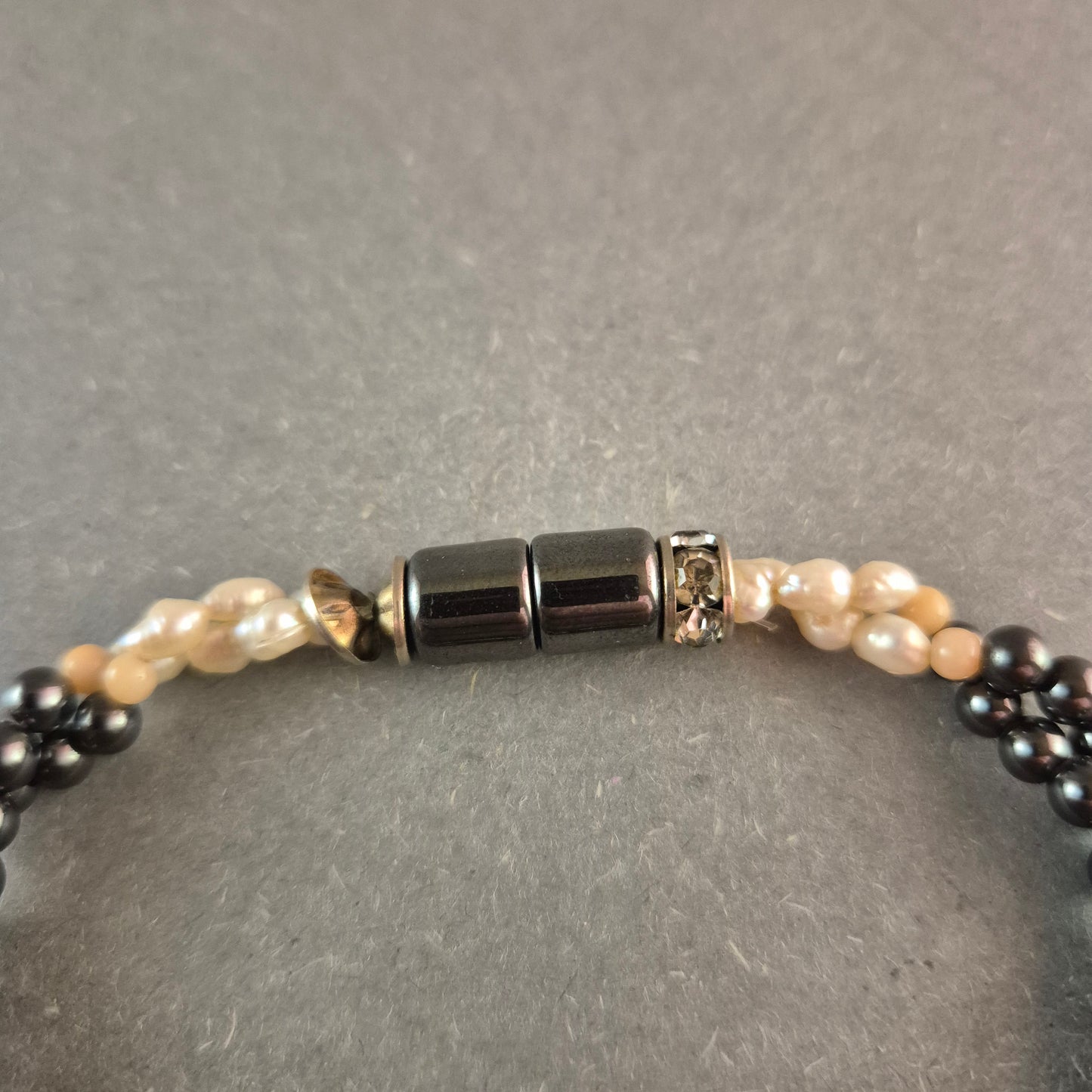 Perlenarmband Hämatit & Süßwasserperlen Stilvolle Kombination
