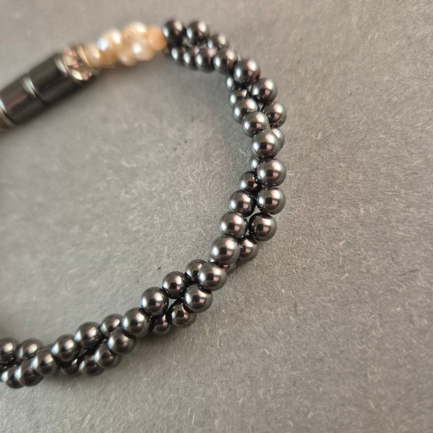 Perlenarmband Hämatit & Süßwasserperlen Stilvolle Kombination