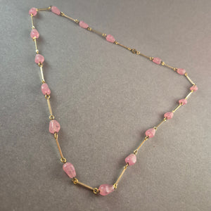 Feine Goldkette mit rosa Glasperlen – Eleganter Vintage-Schmuck