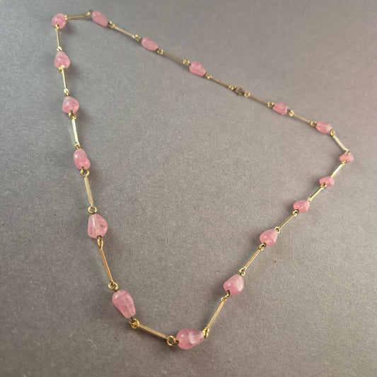 Feine Goldkette mit rosa Glasperlen – Eleganter Vintage-Schmuck