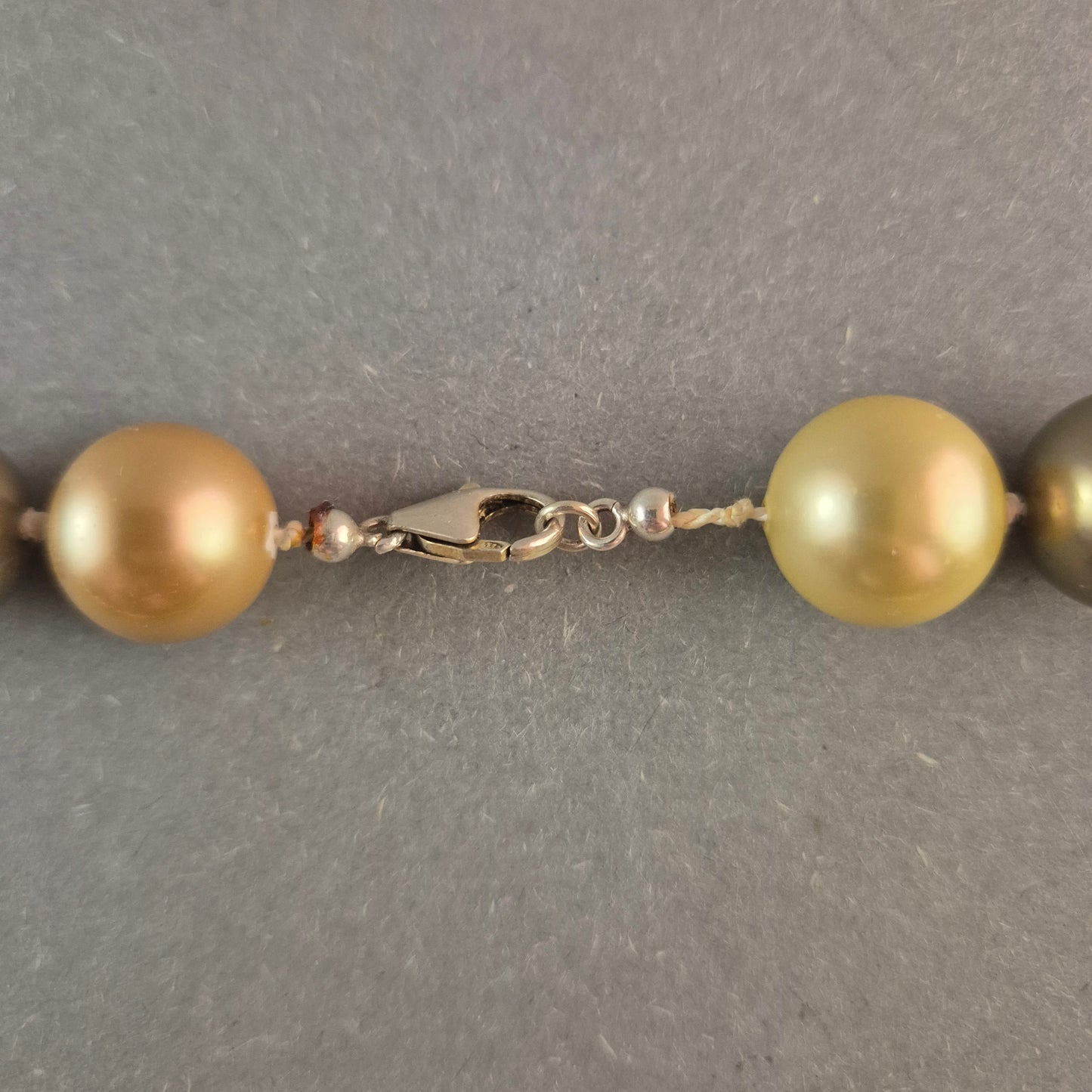 Elegante Perlenkette mit Farbverlauf – Goldene & bronzene Schattierungen