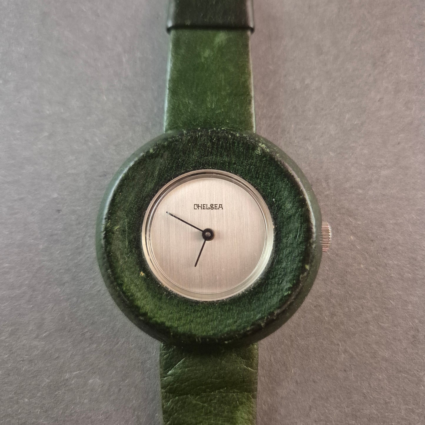 Außergewöhnliche Chelsea Damenarmbanduhr – Grünes Design mit Lederbezug