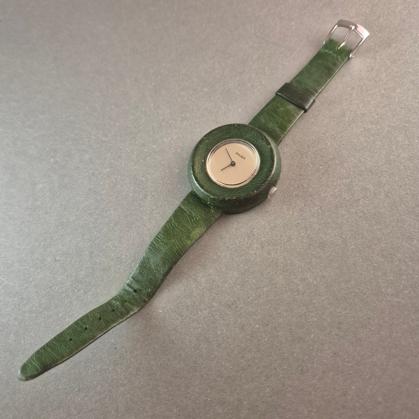 Außergewöhnliche Chelsea Damenarmbanduhr – Grünes Design mit Lederbezug