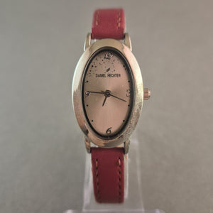 Daniel Hechter Damenuhr – Elegantes Design mit rotem Lederarmband