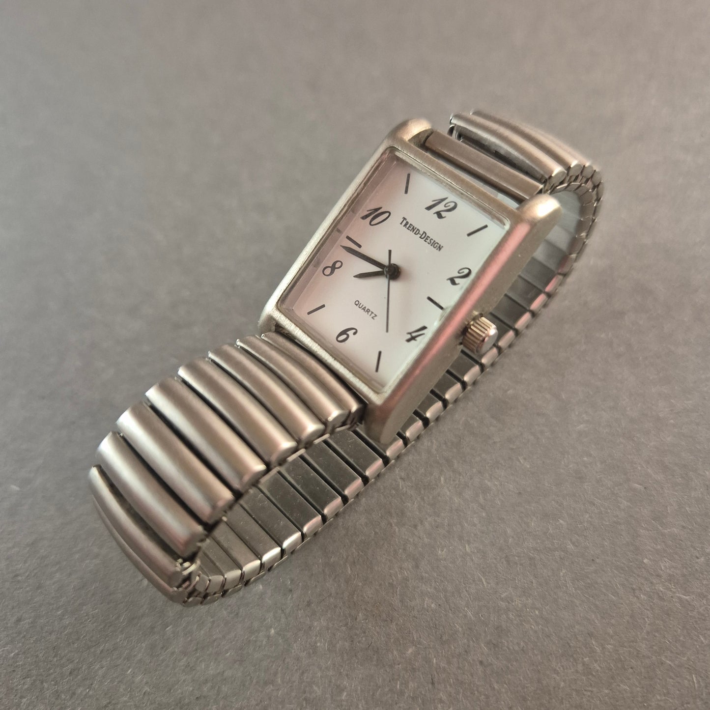 Trend-Design Damenarmbanduhr – Klassischer Look mit flexiblem Edelstahlarmband