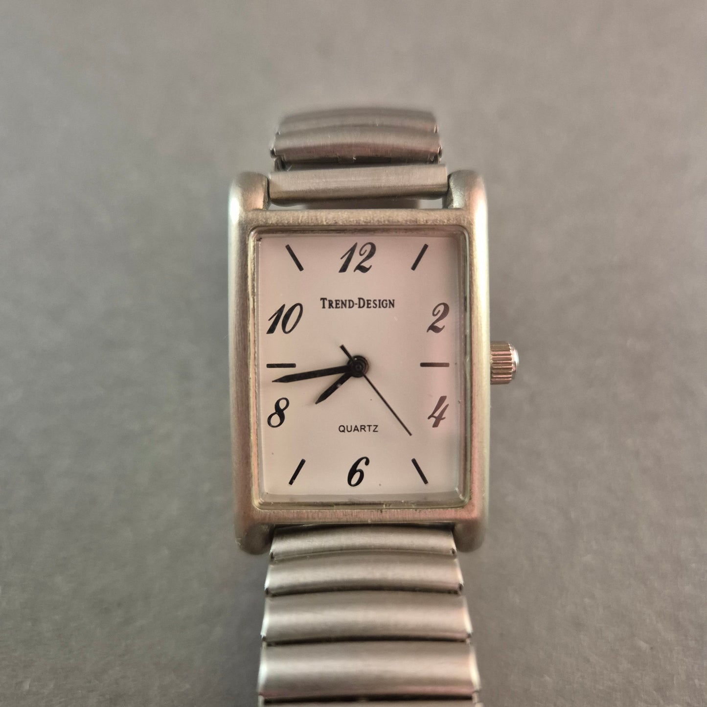 Trend-Design Damenarmbanduhr – Klassischer Look mit flexiblem Edelstahlarmband