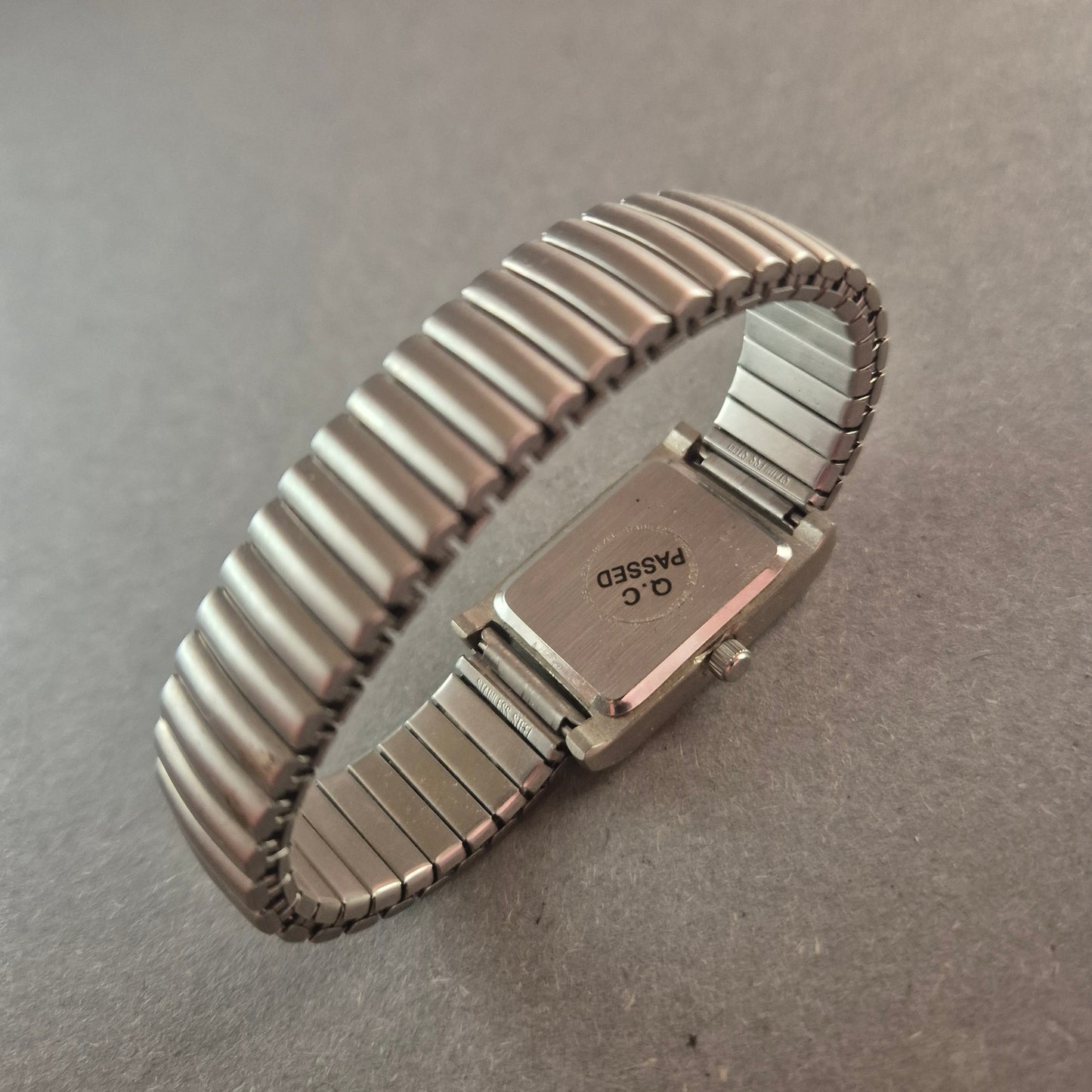 Trend-Design Damenarmbanduhr – Klassischer Look mit flexiblem Edelstahlarmband