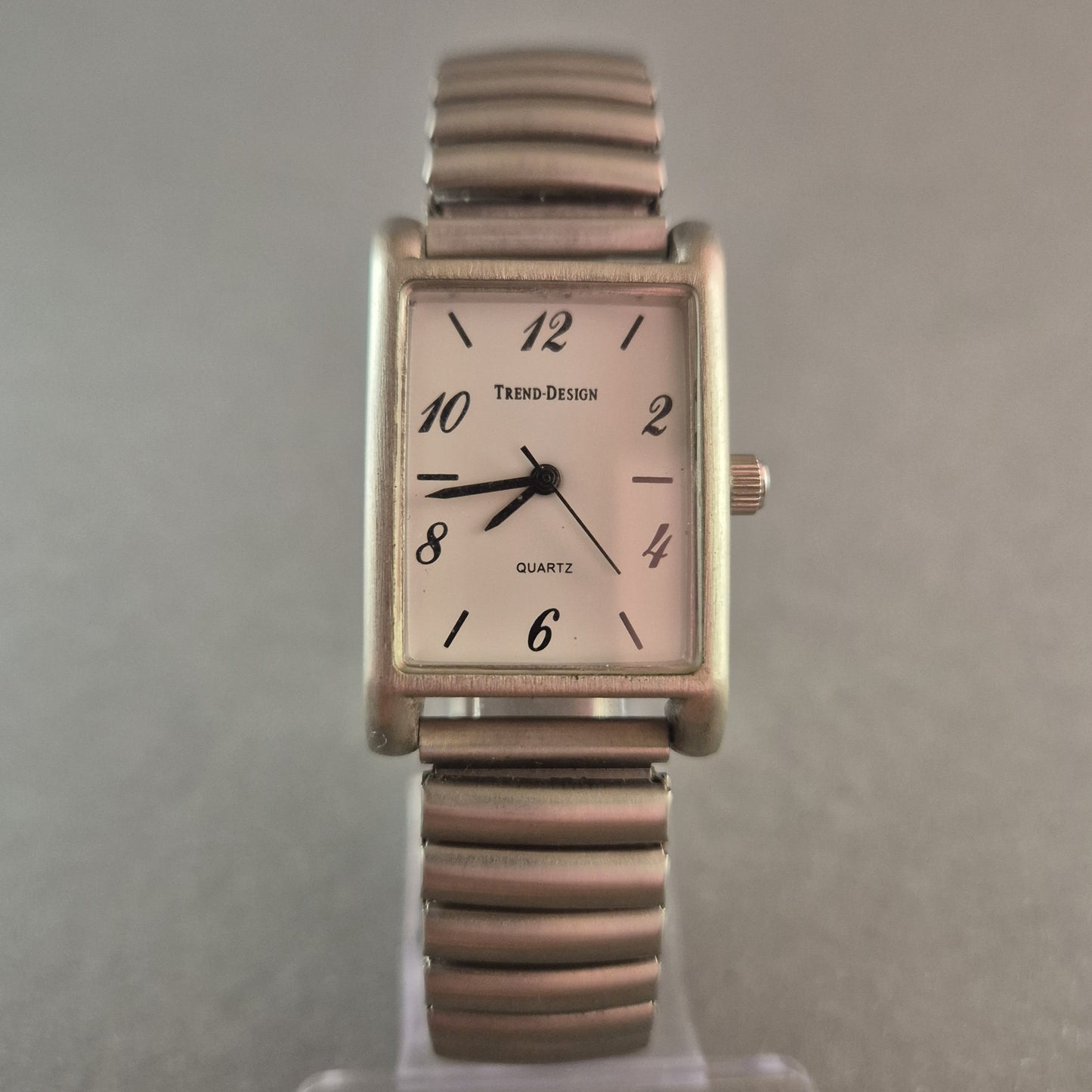 Trend-Design Damenarmbanduhr – Klassischer Look mit flexiblem Edelstahlarmband