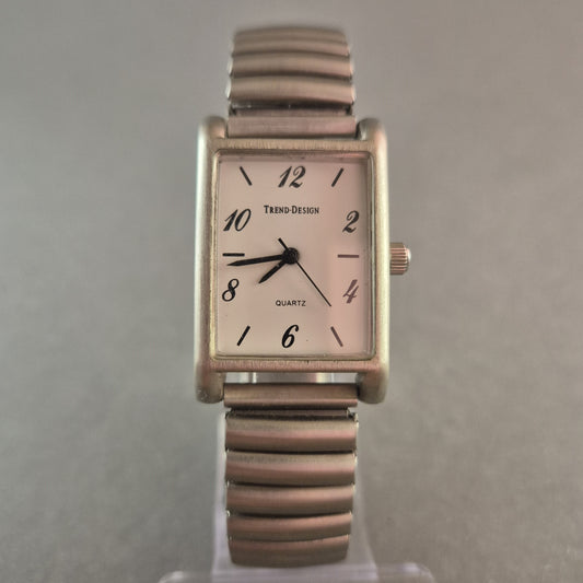 Trend-Design Damenarmbanduhr – Klassischer Look mit flexiblem Edelstahlarmband