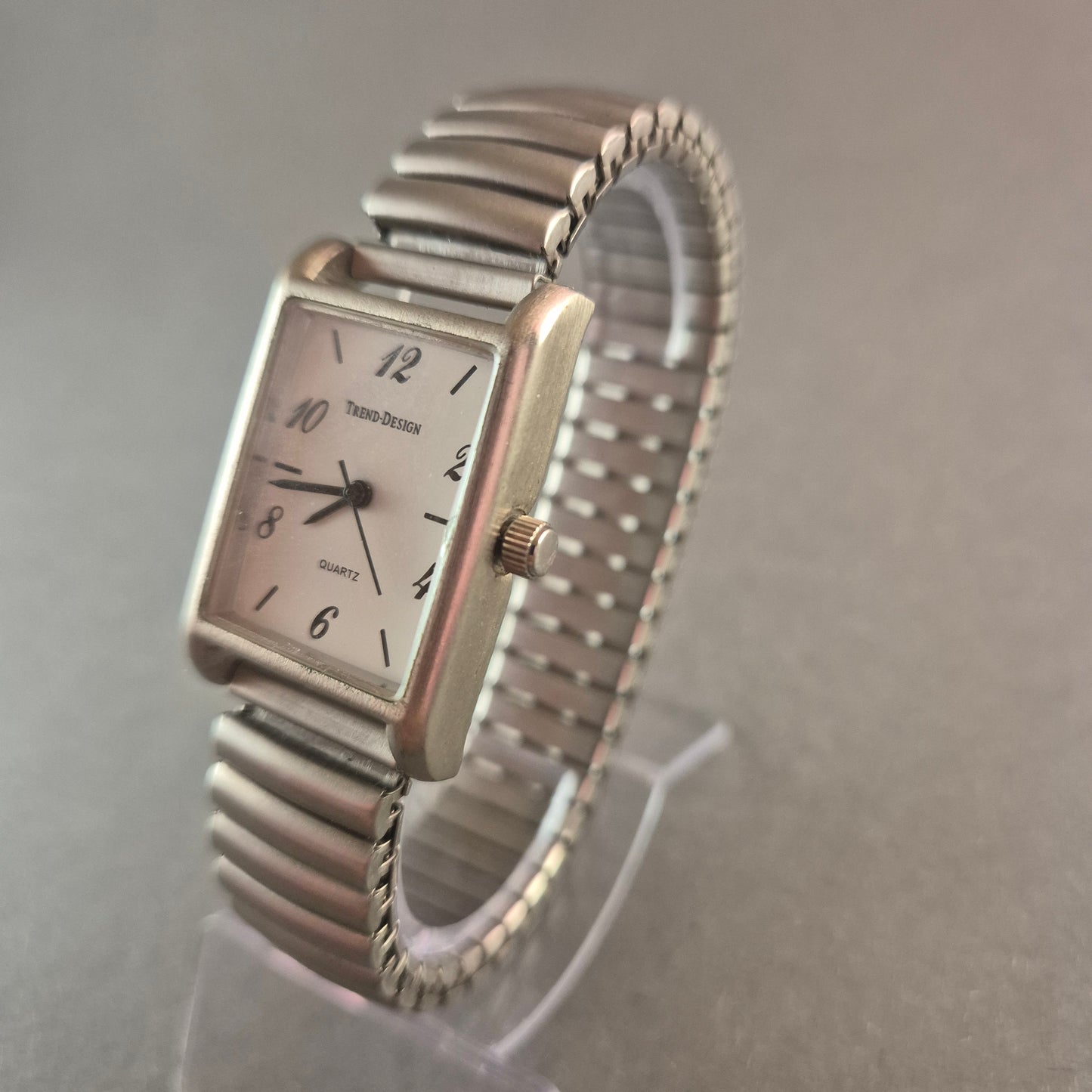 Trend-Design Damenarmbanduhr – Klassischer Look mit flexiblem Edelstahlarmband