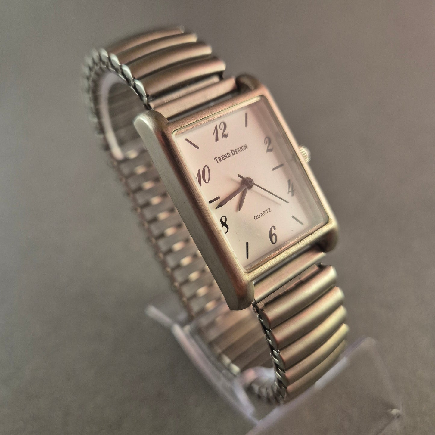 Trend-Design Damenarmbanduhr – Klassischer Look mit flexiblem Edelstahlarmband