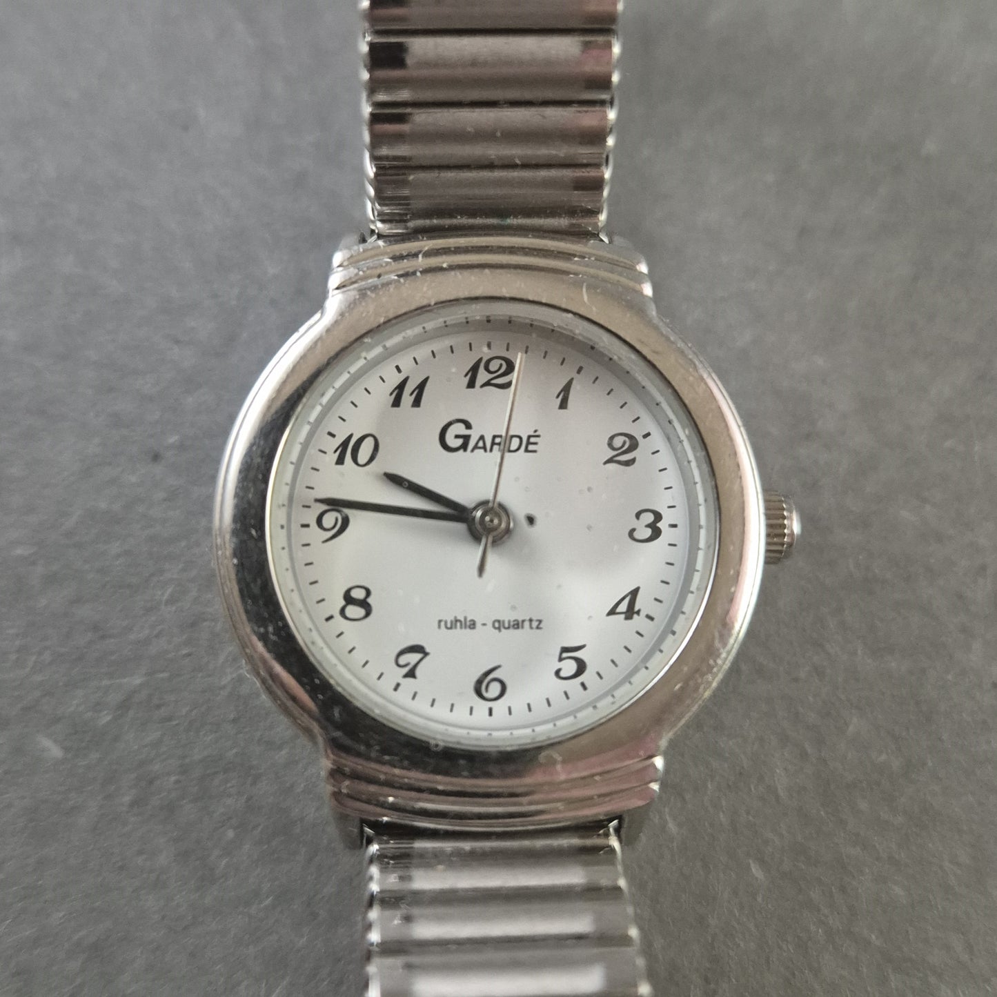 Garde Damenarmbanduhr – Klassisches Design mit flexiblem Edelstahlarmband