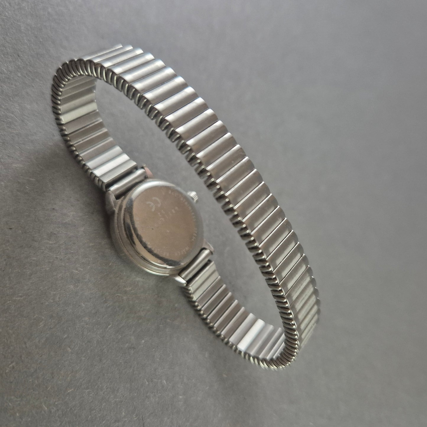 Garde Damenarmbanduhr – Klassisches Design mit flexiblem Edelstahlarmband