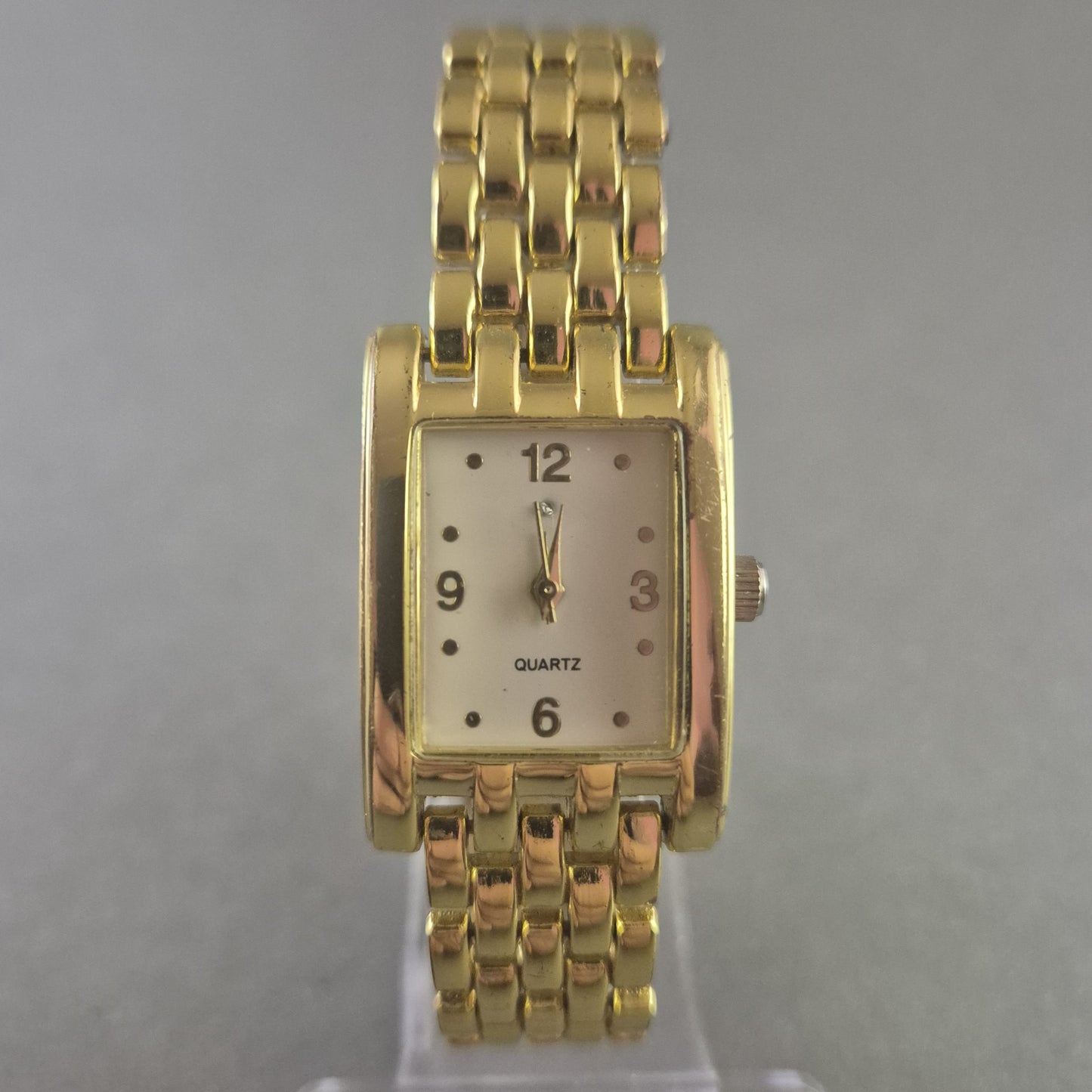 Eternal Love Damenarmbanduhr – Vergoldetes Design mit rechteckigem Zifferblatt