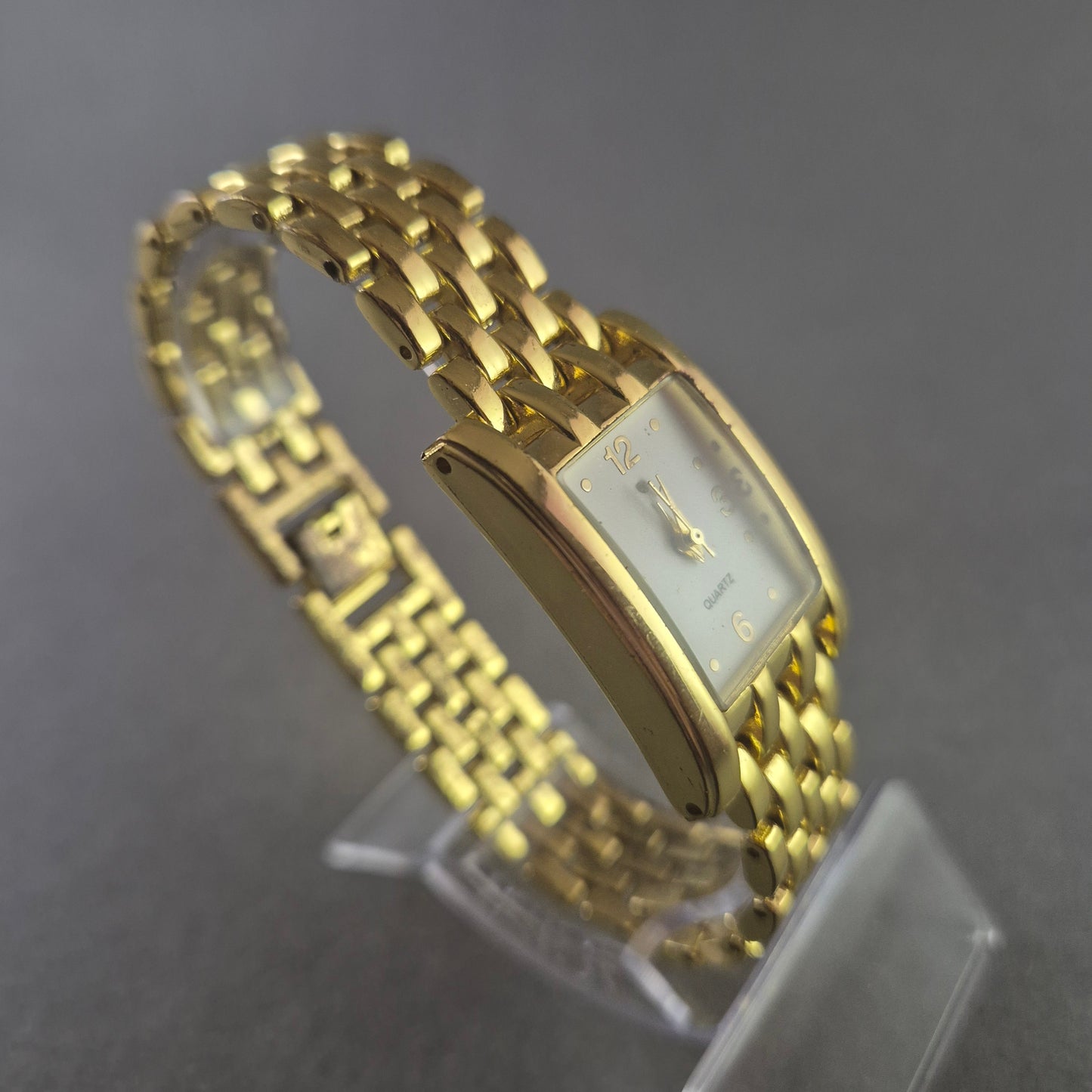 Eternal Love Damenarmbanduhr – Vergoldetes Design mit rechteckigem Zifferblatt