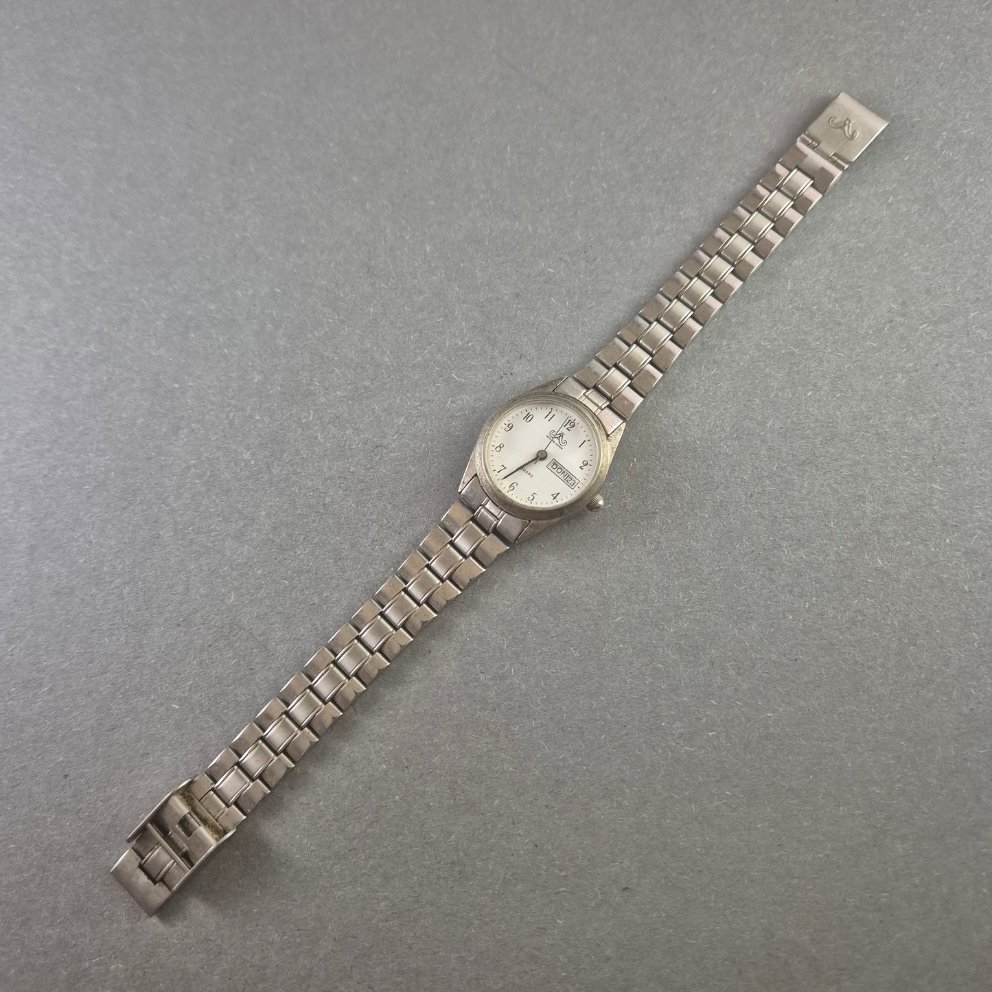 Meister Anker Herrenarmbanduhr – Klassisches Design mit Tagesanzeige