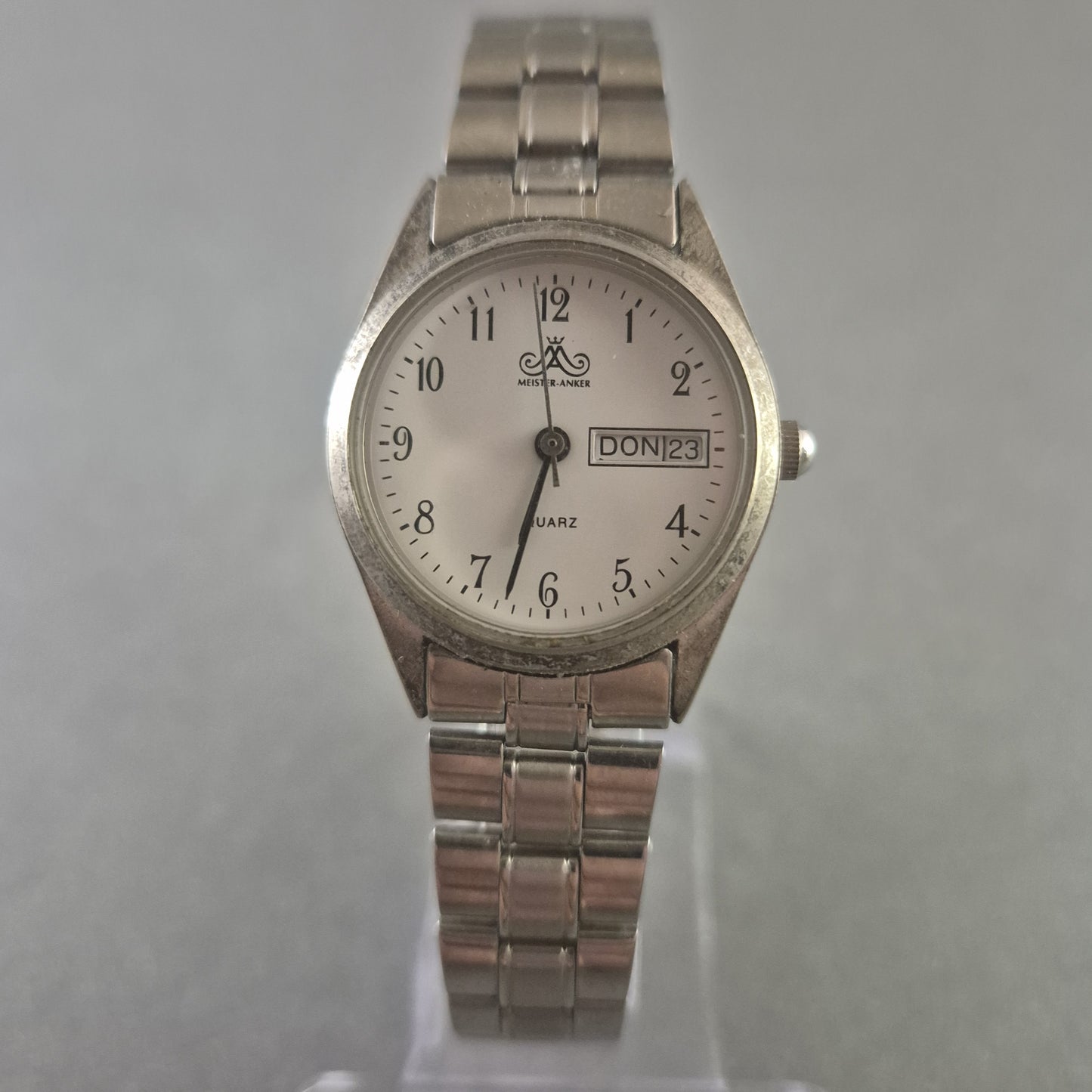 Meister Anker Herrenarmbanduhr – Klassisches Design mit Tagesanzeige