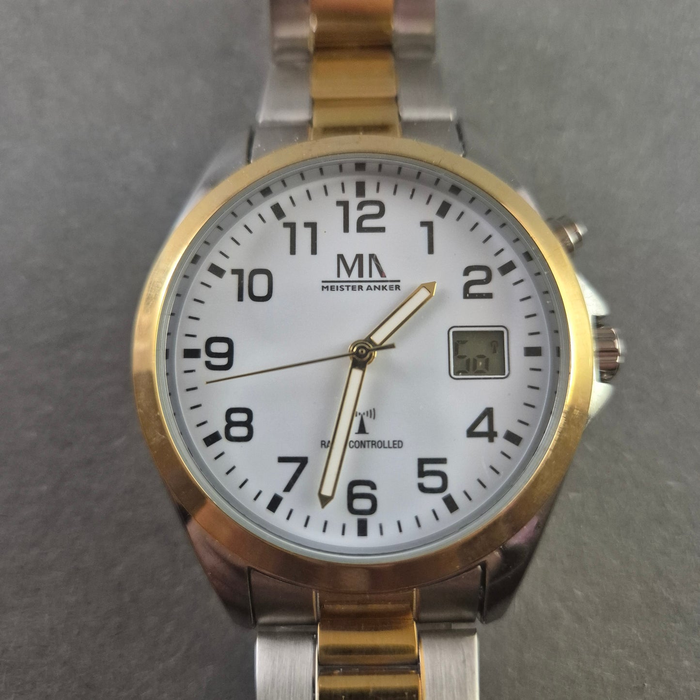 Meister Anker Herrenarmbanduhr – Funkgesteuertes Präzisionsmodell in Bicolor