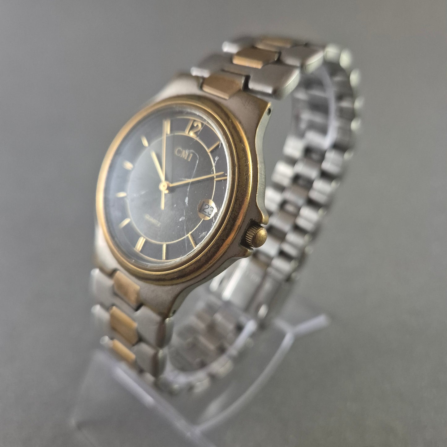 Klassische CMI Armbanduhr – Elegantes Design mit Datumsanzeige