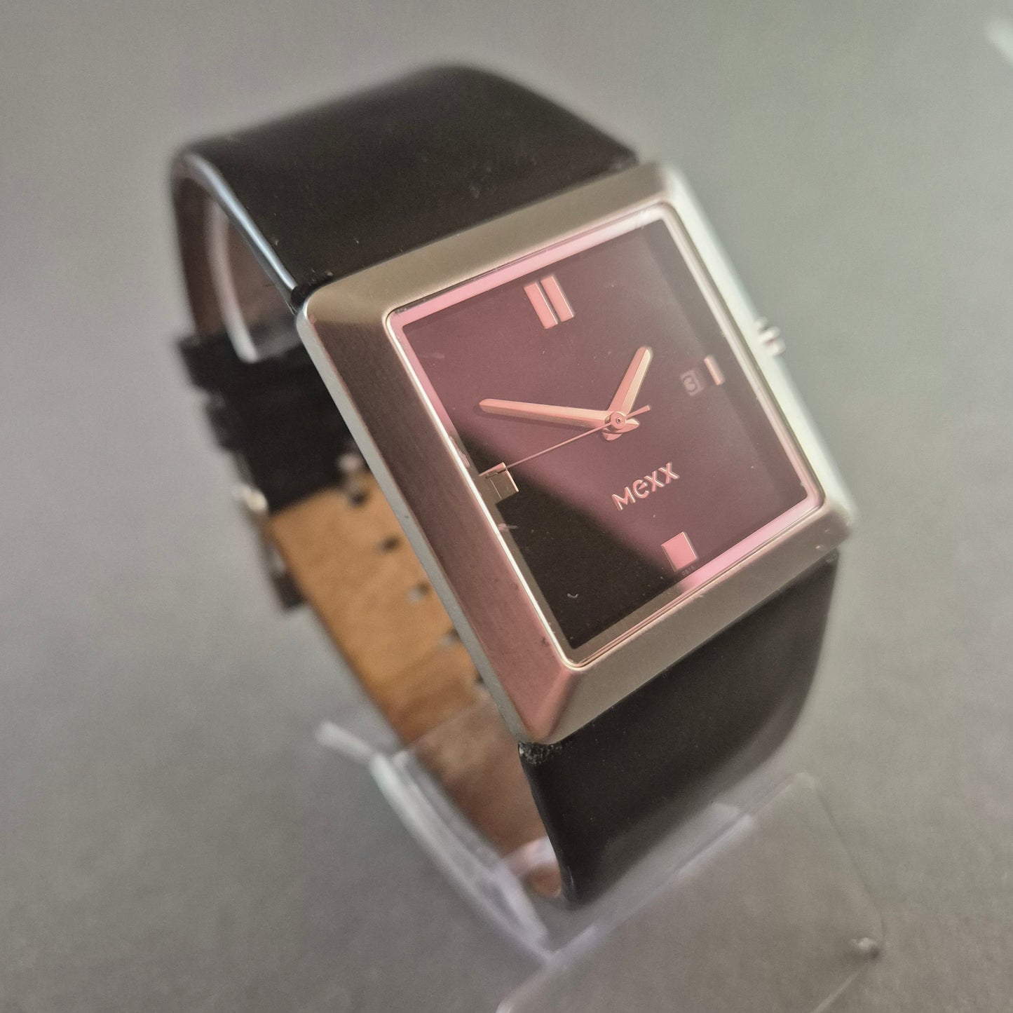 Mexx Armbanduhr – Modernes Design mit rechteckigem Gehäuse