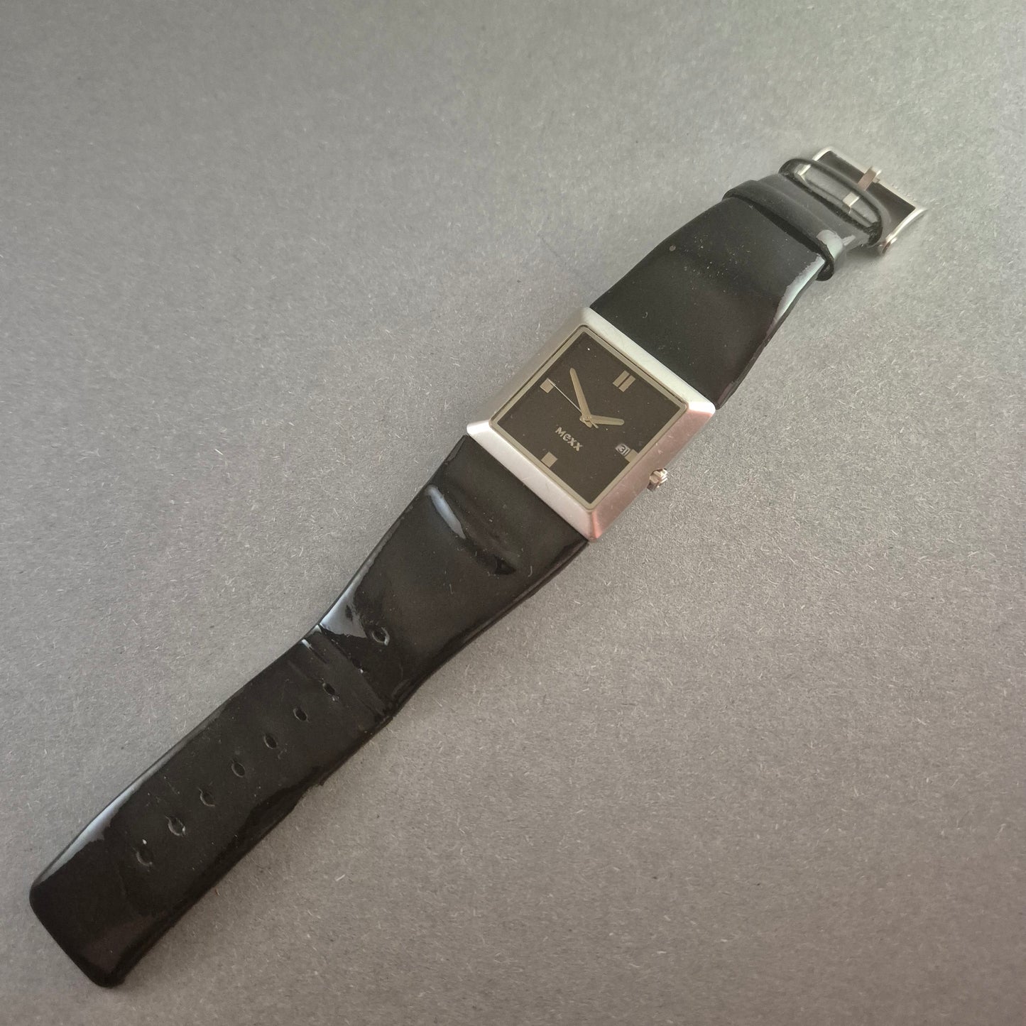 Mexx Armbanduhr – Modernes Design mit rechteckigem Gehäuse