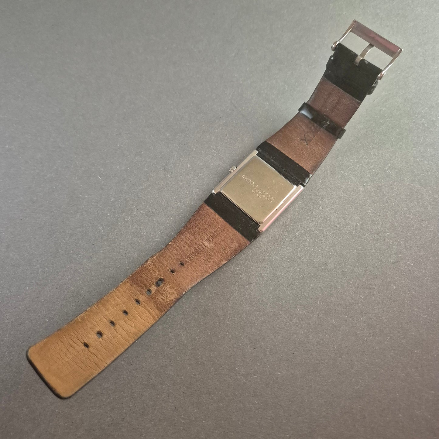 Mexx Armbanduhr – Modernes Design mit rechteckigem Gehäuse