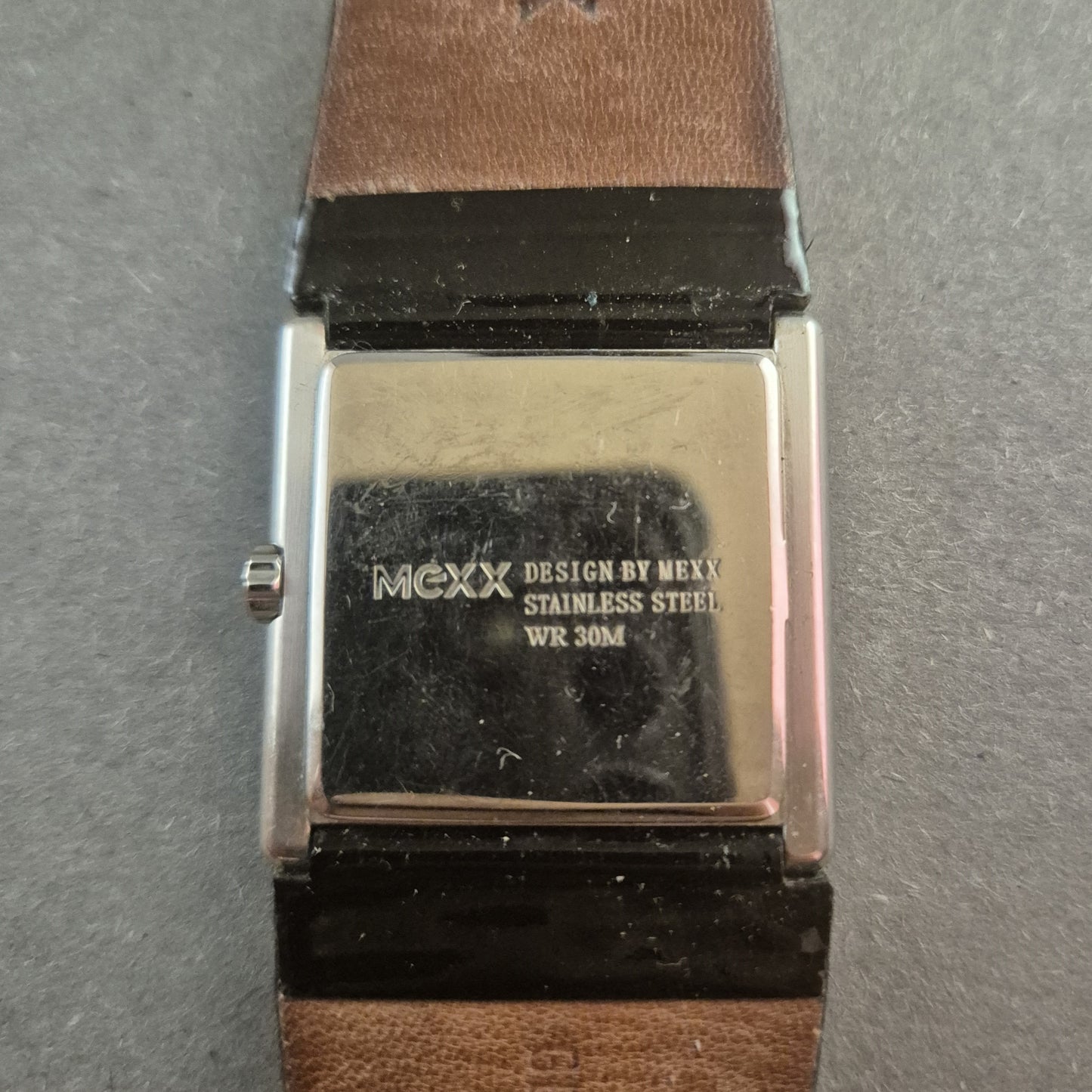 Mexx Armbanduhr – Modernes Design mit rechteckigem Gehäuse