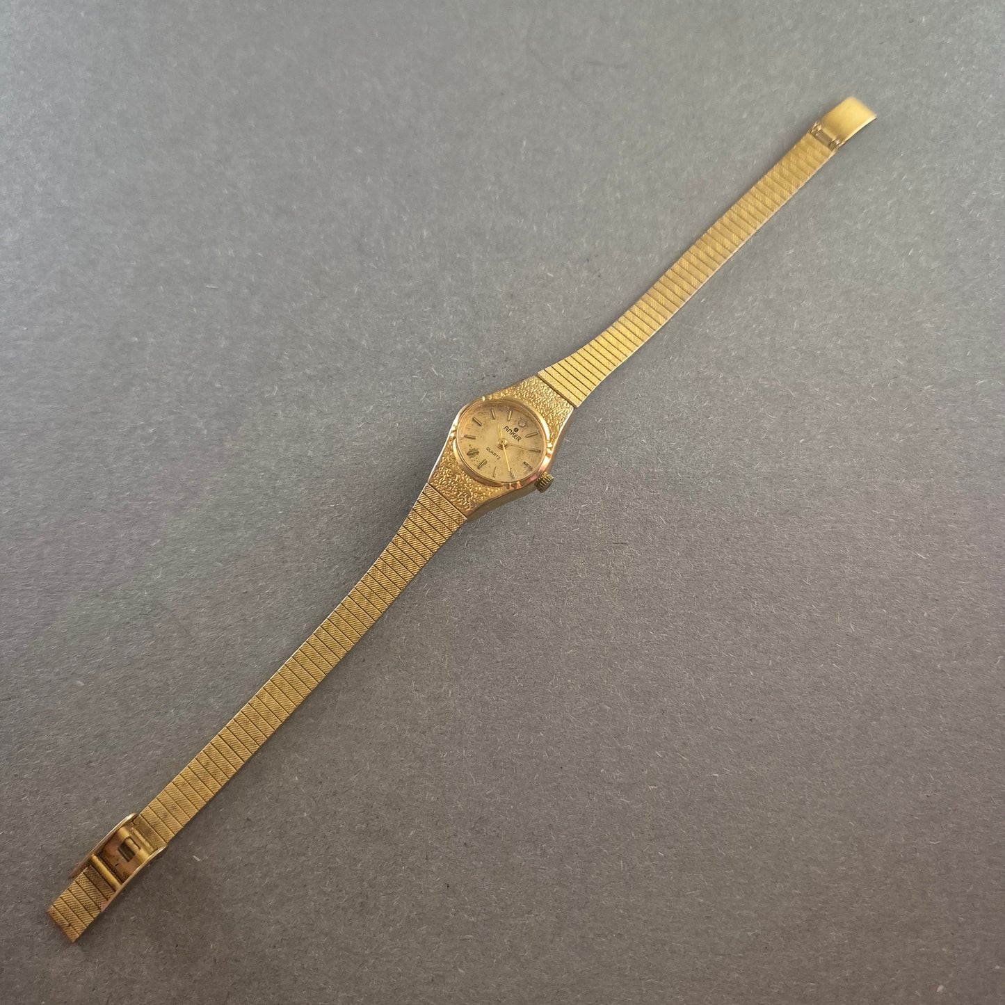Anker Armbanduhr – Elegantes Vintage-Design in Gold