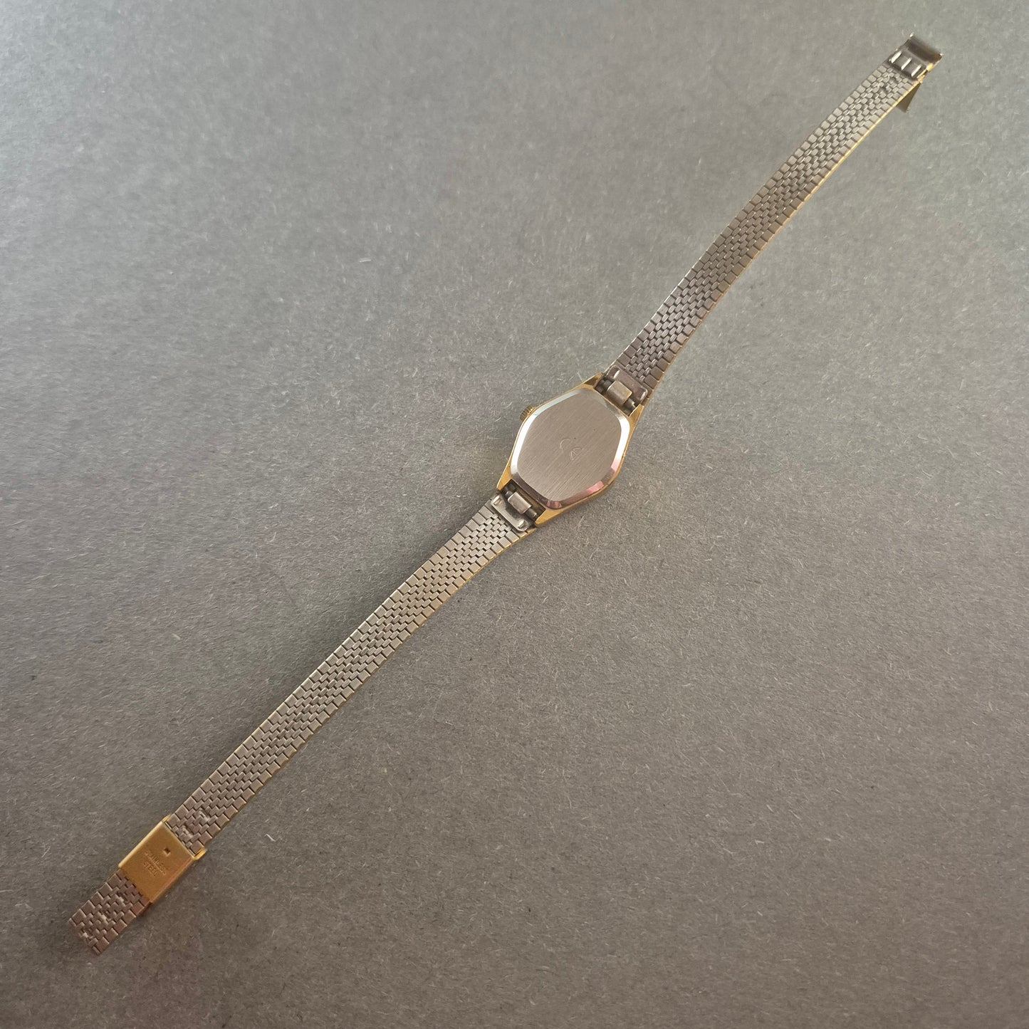 Anker Armbanduhr – Elegantes Vintage-Design in Gold