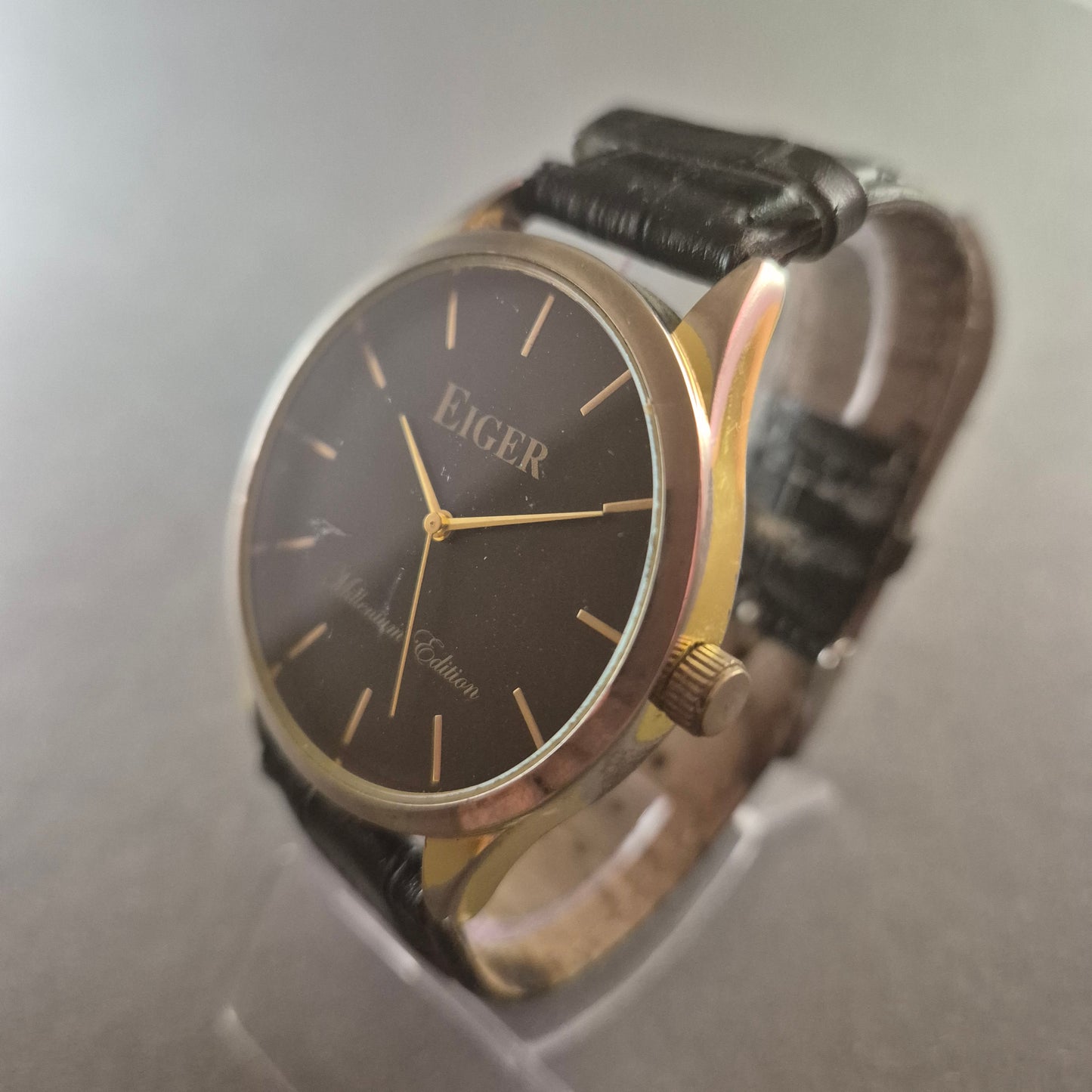 Eiger Millennium Edition Armbanduhr – Klassische Eleganz in Schwarz