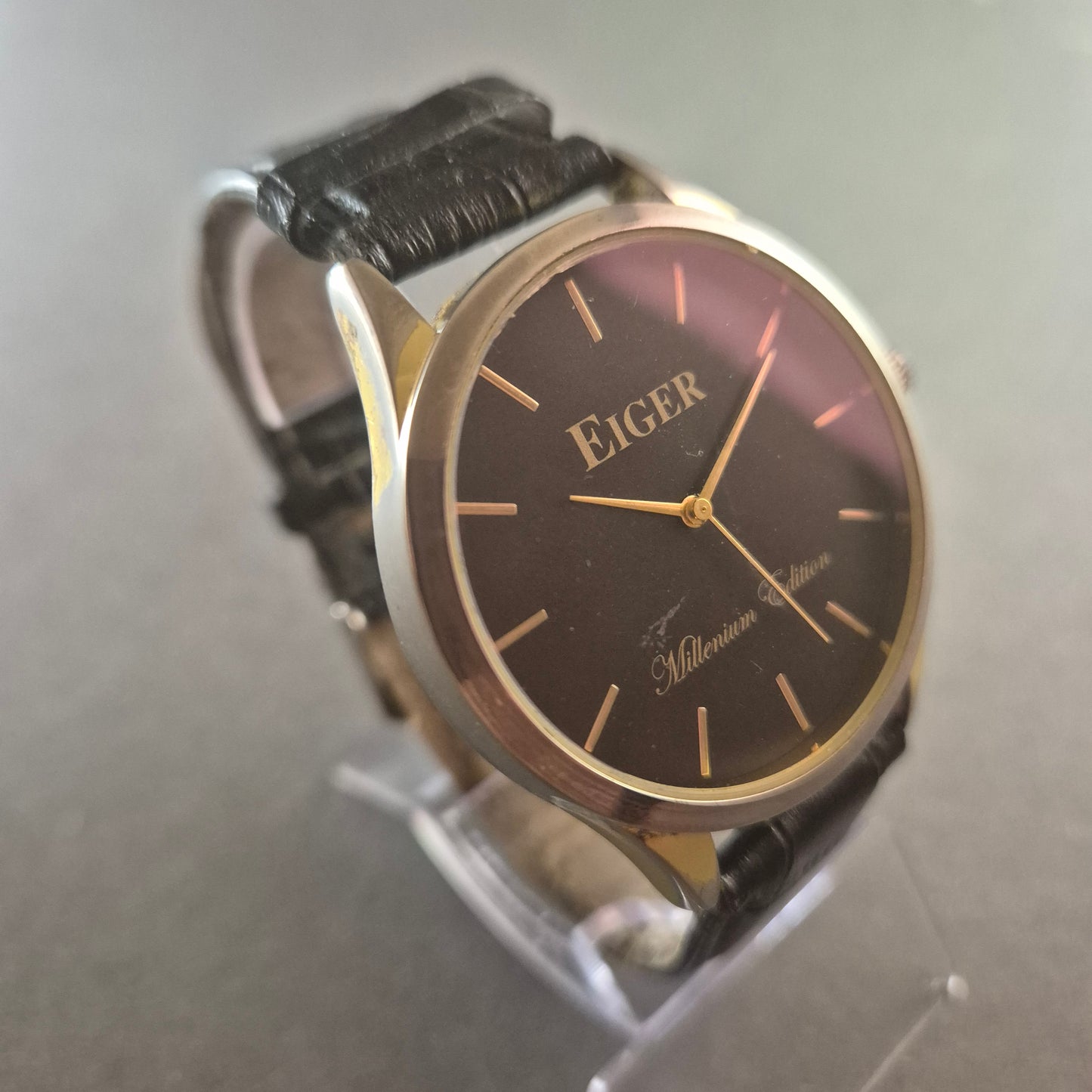 Eiger Millennium Edition Armbanduhr – Klassische Eleganz in Schwarz