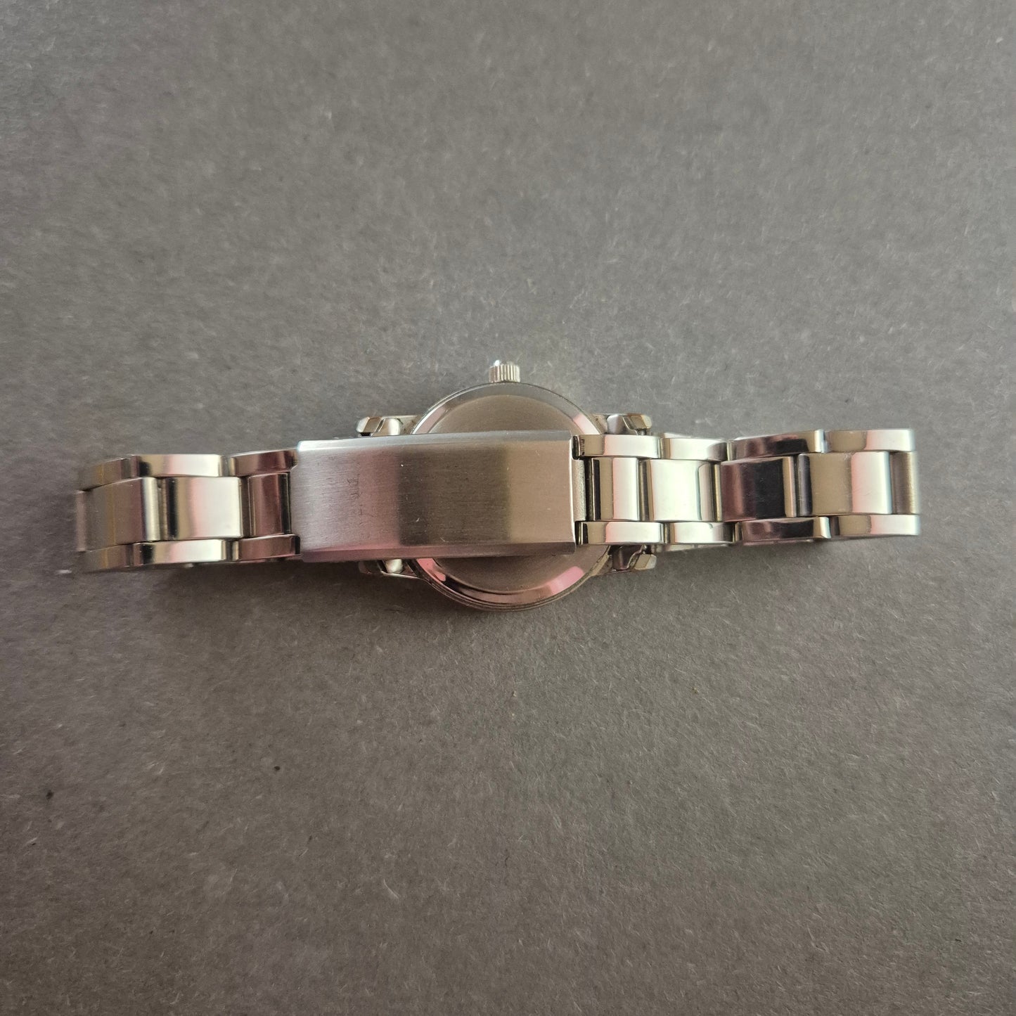 Trend-Design Armbanduhr – Klassisches Design mit Edelstahlarmband