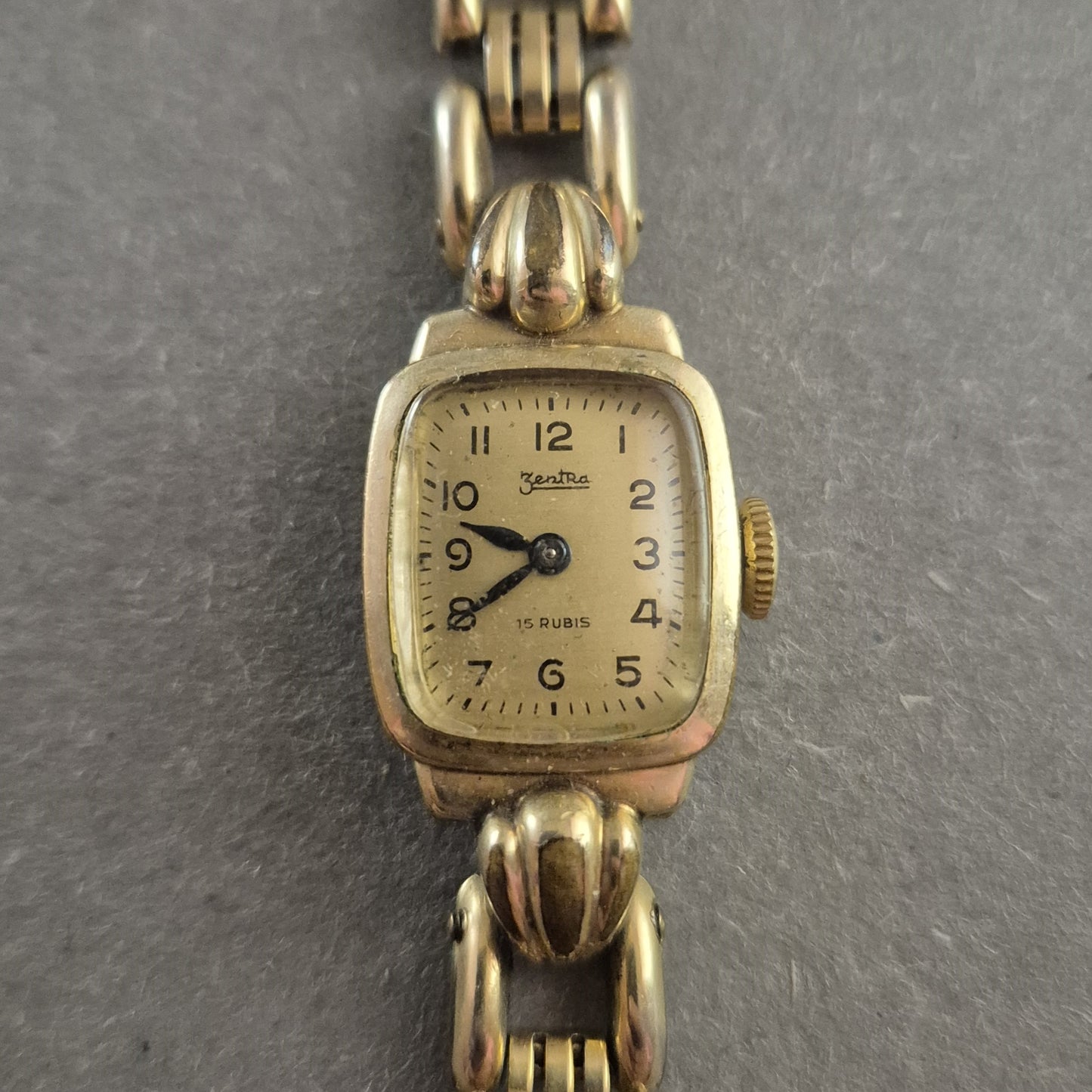 Zentra Vintage Armbanduhr – Elegantes Design mit 15 Rubis Werk