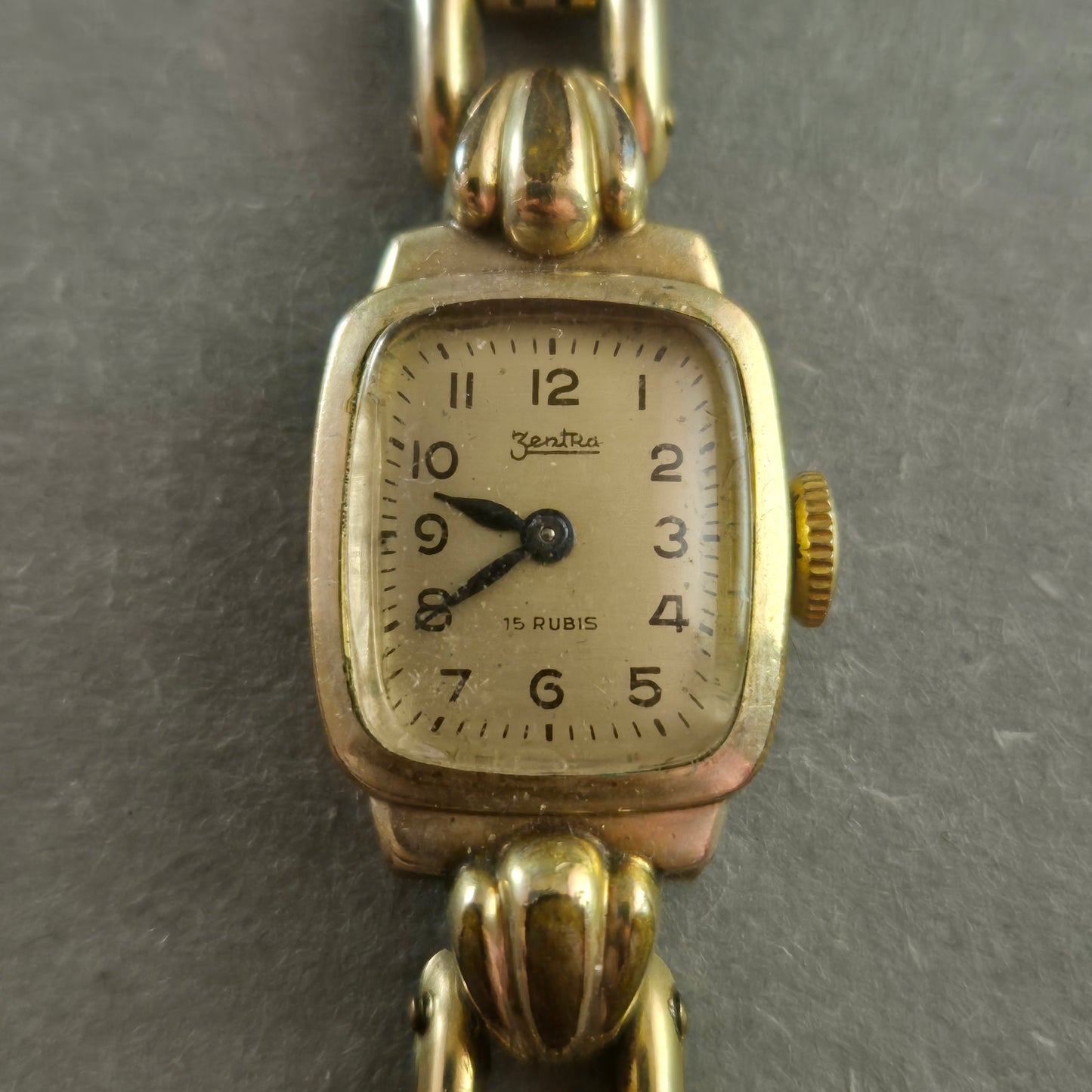 Zentra Vintage Armbanduhr – Elegantes Design mit 15 Rubis Werk