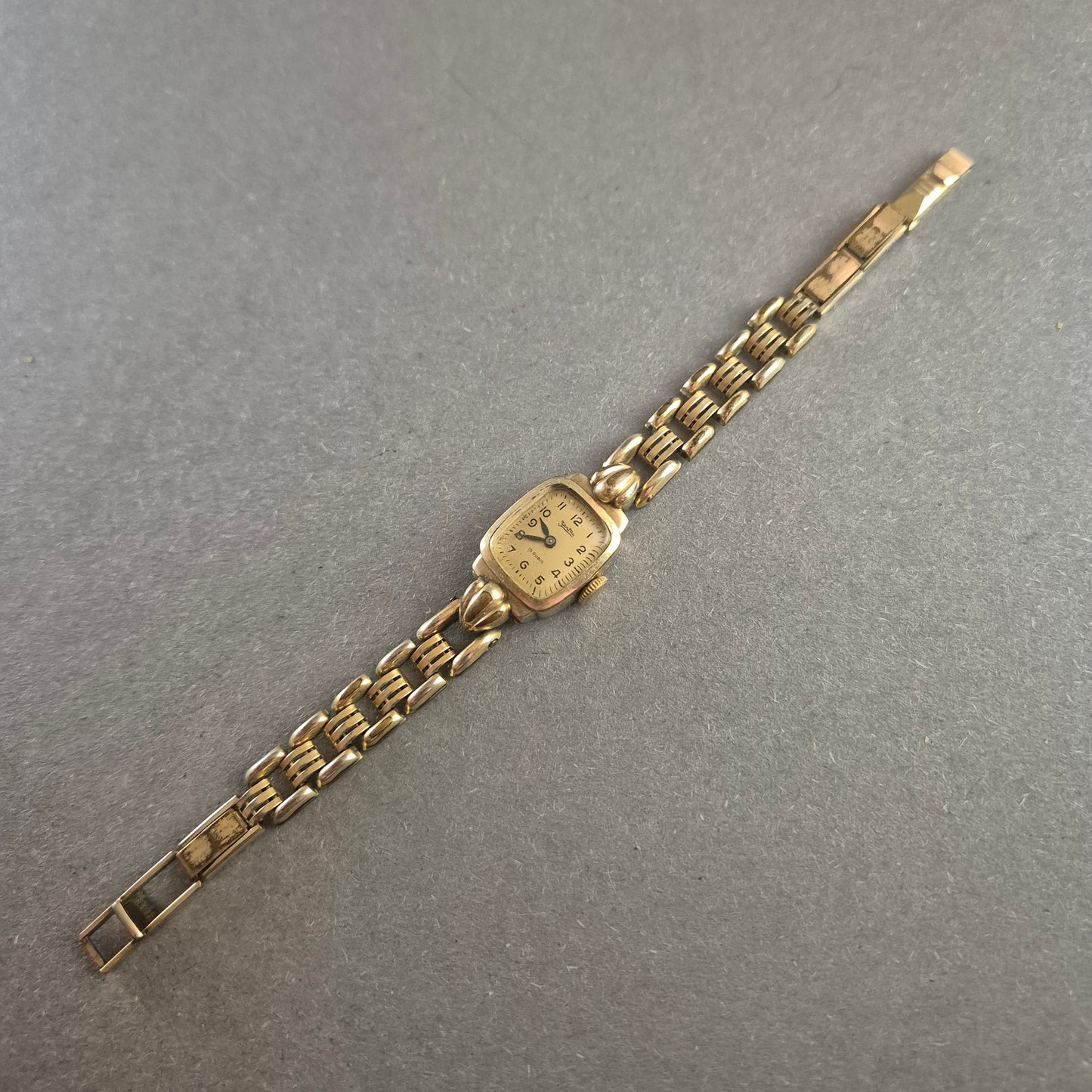 Zentra Vintage Armbanduhr – Elegantes Design mit 15 Rubis Werk