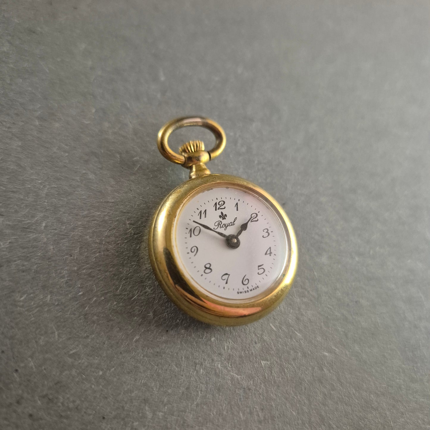 Royal Schweizer Taschenuhr – Elegantes Vintage-Design in Goldoptik