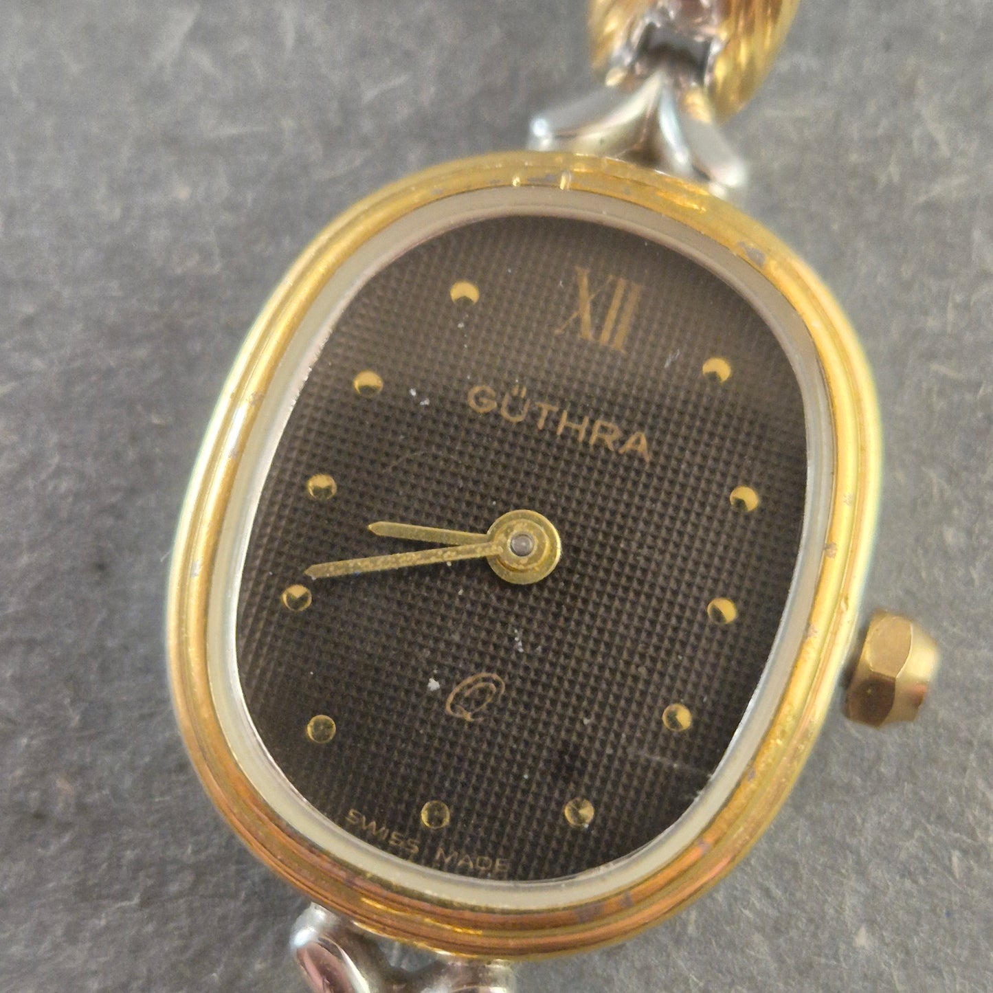 Elegante Guthra Damenarmbanduhr – Klassischer Vintage-Charme