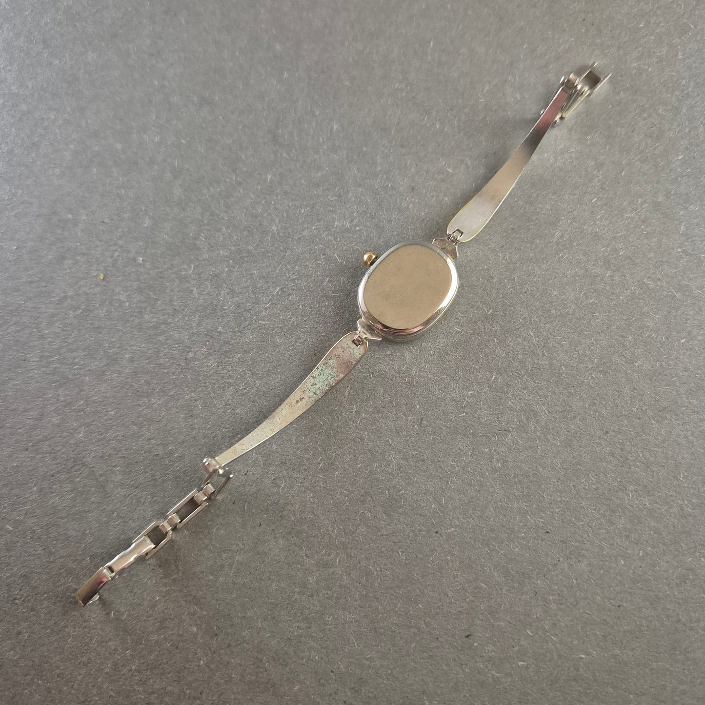 Elegante Guthra Damenarmbanduhr – Klassischer Vintage-Charme