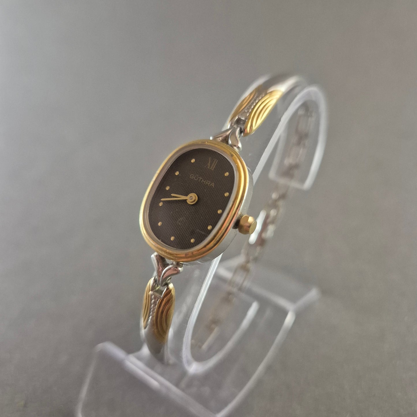 Elegante Guthra Damenarmbanduhr – Klassischer Vintage-Charme