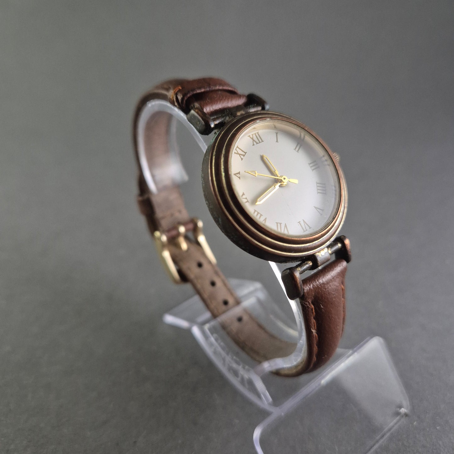 Klassische Damenarmbanduhr „Eternal Love“ – Vintage-Charme mit Lederarmband